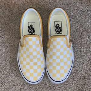 Yellow checkered vans! 💛